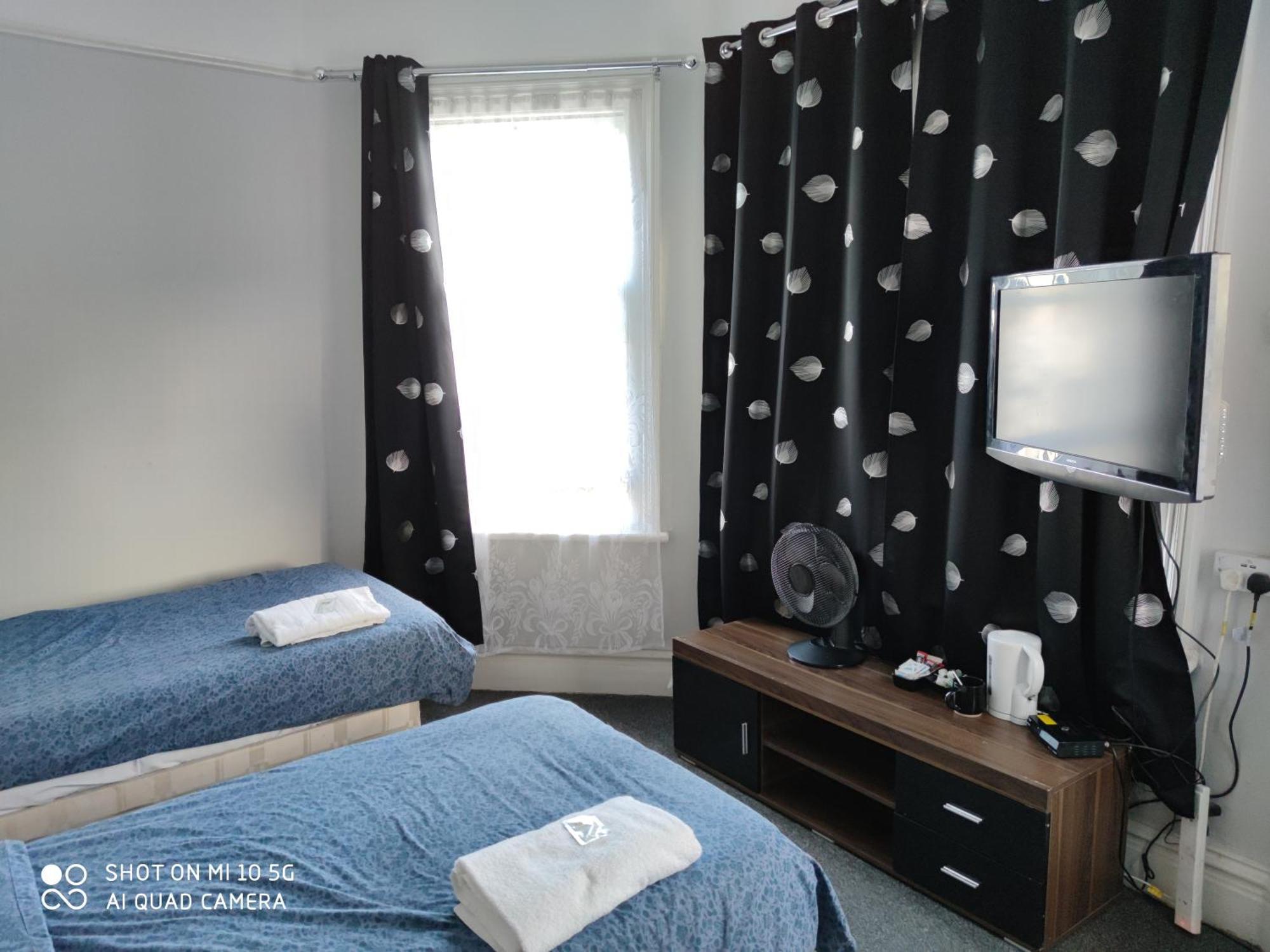 Sussex Lodge Guest House Slough Ngoại thất bức ảnh