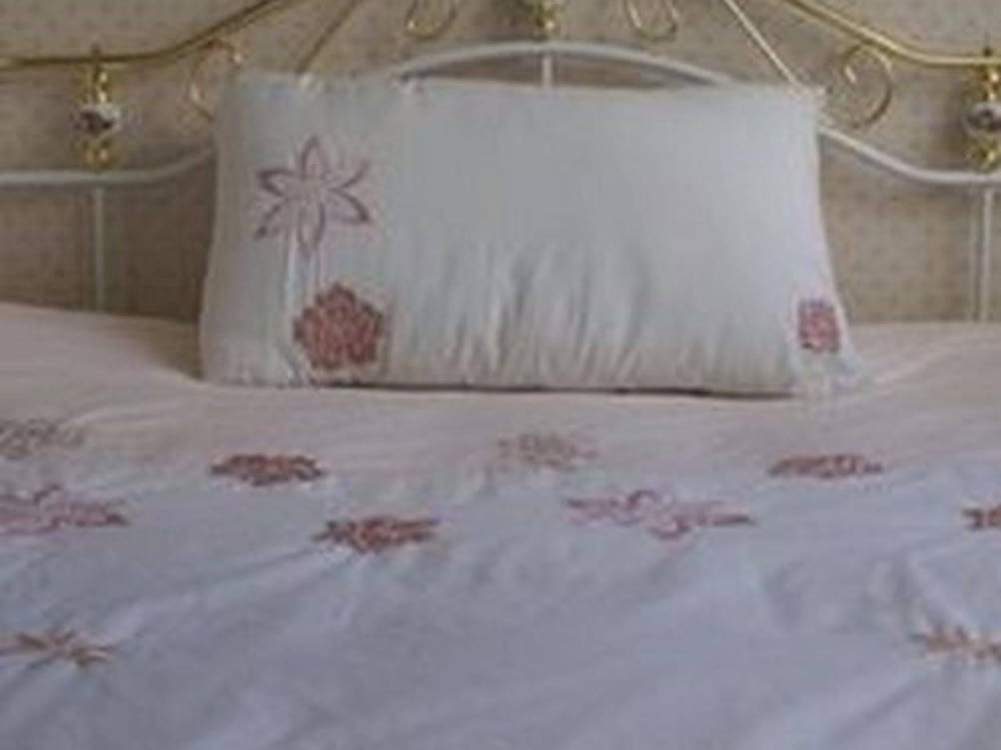 Sussex Lodge Guest House Slough Ngoại thất bức ảnh